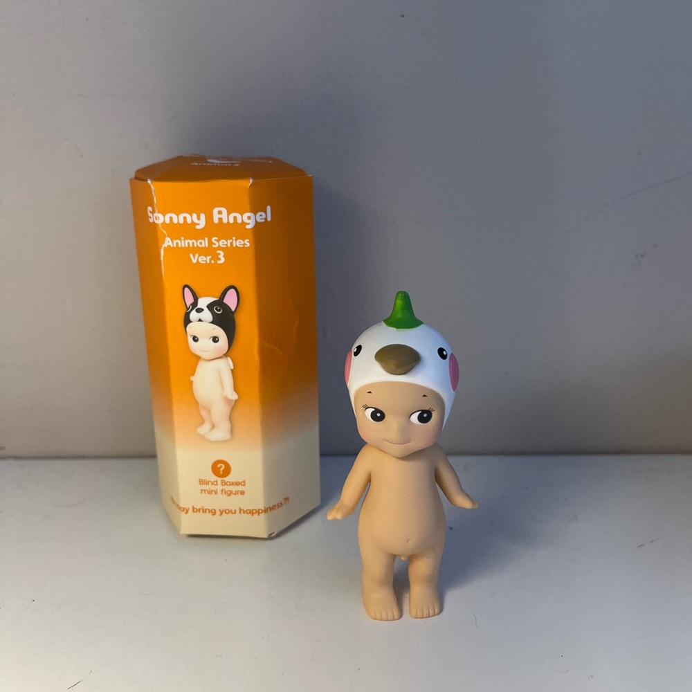 REAL AUTHENTIC Sonny Angel Animal
Series Ver. 3 parrot